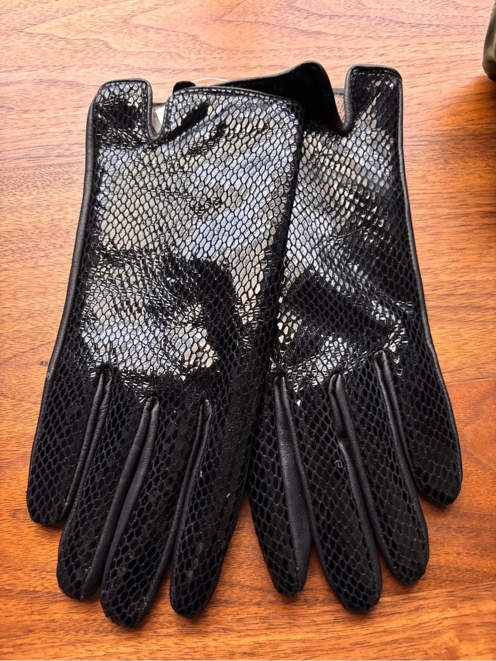 Black Women’s Textured J. Crew Gloves NWT